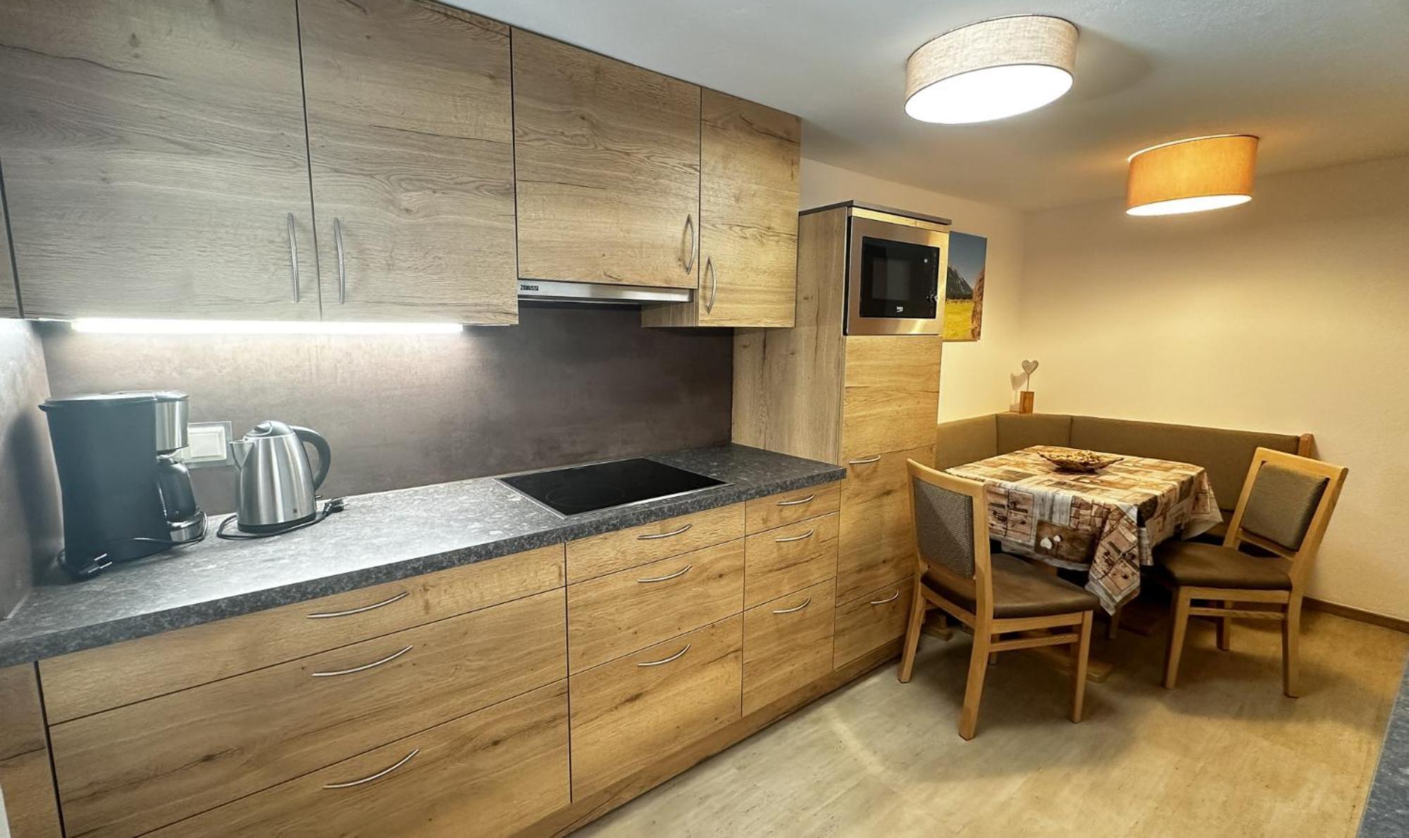 Comfort One-Bedroom Apartment Balcony