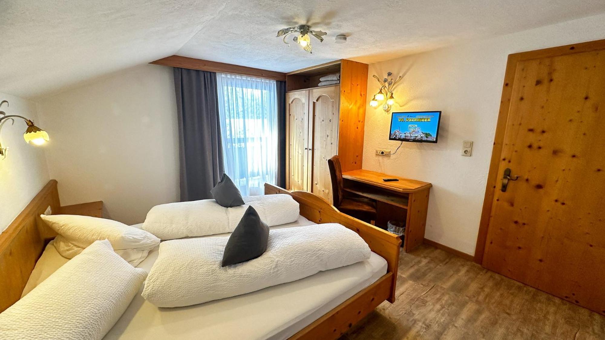 Comfort One-Bedroom Apartment Balcony