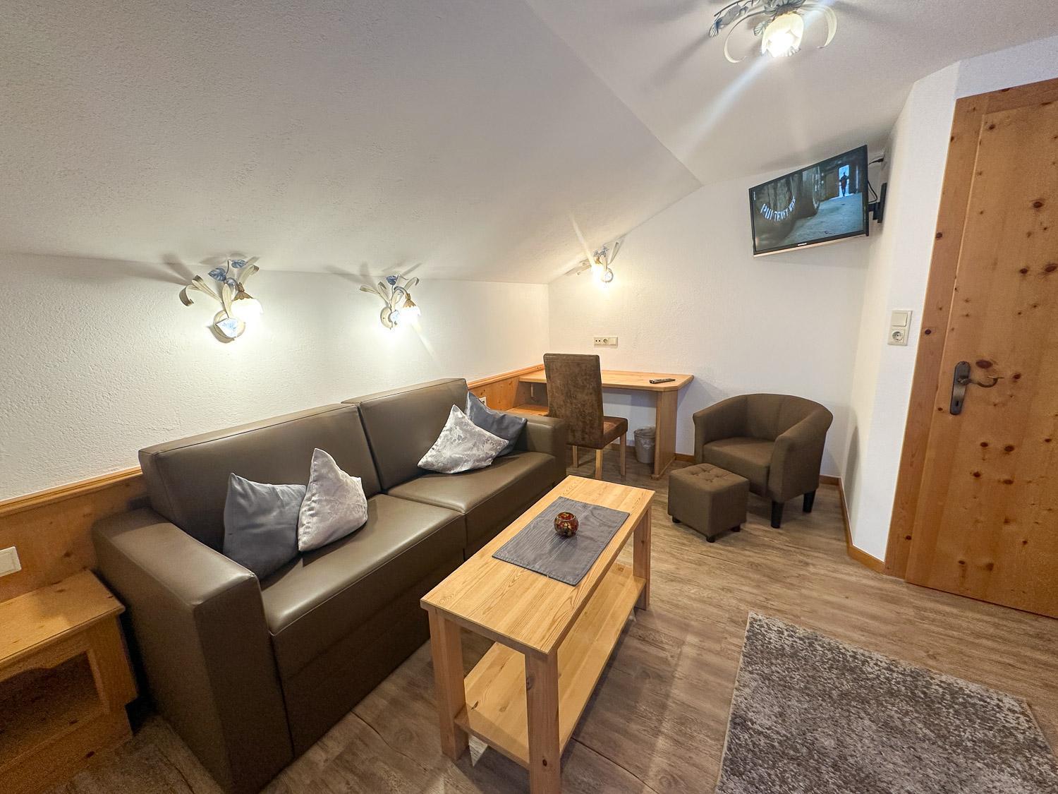Comfort One-Bedroom Apartment Balcony