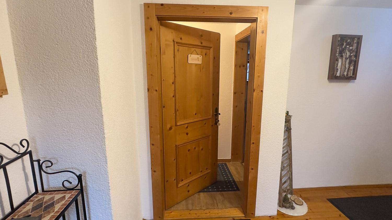Comfort One-Bedroom Apartment Balcony